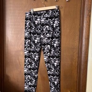 Edgy Skull Print Women's Leggings - Black and White
